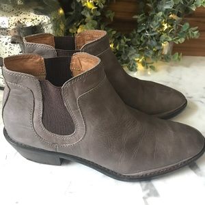Softt leather booties 8.5M